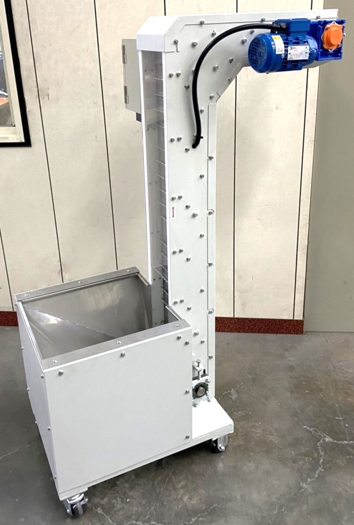 塑板帶直立式料斗爬升輸送機