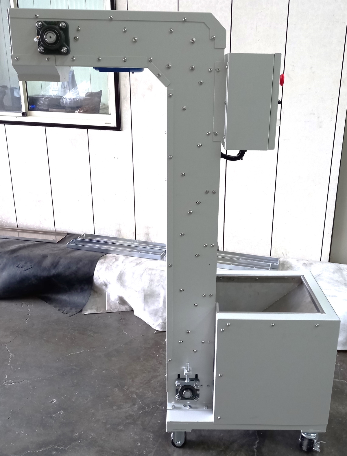 塑板帶直立式料斗爬升輸送機