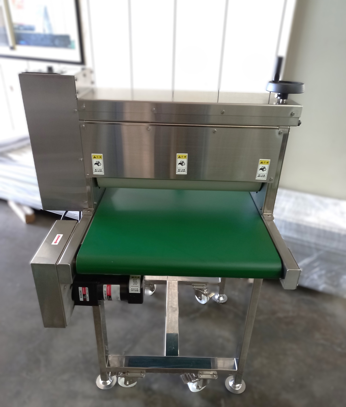 不銹鋼皮帶式動力整平測漏輸送機