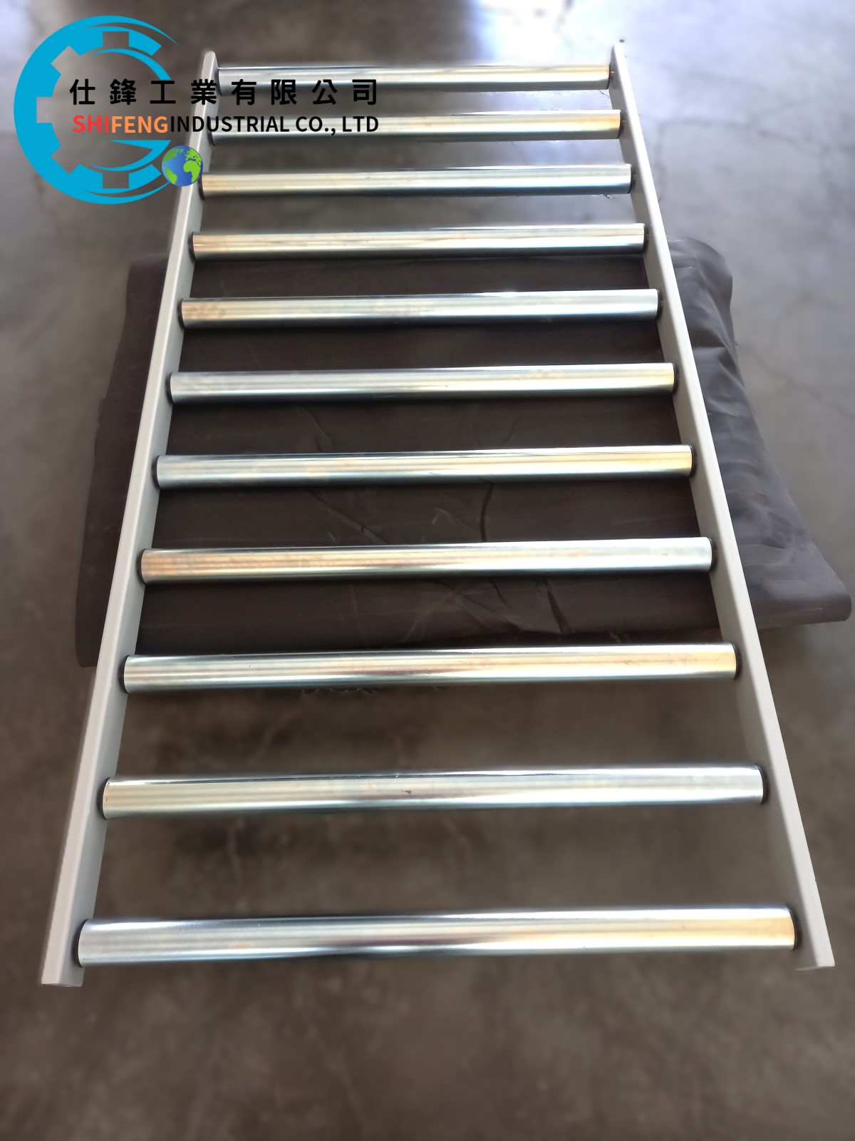 剛鈑烤漆無動力滾筒輸送機