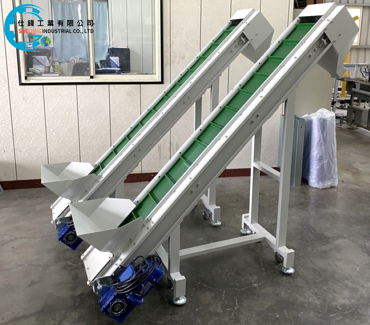 鋼鈑烤漆皮帶式料斗爬升輸送機