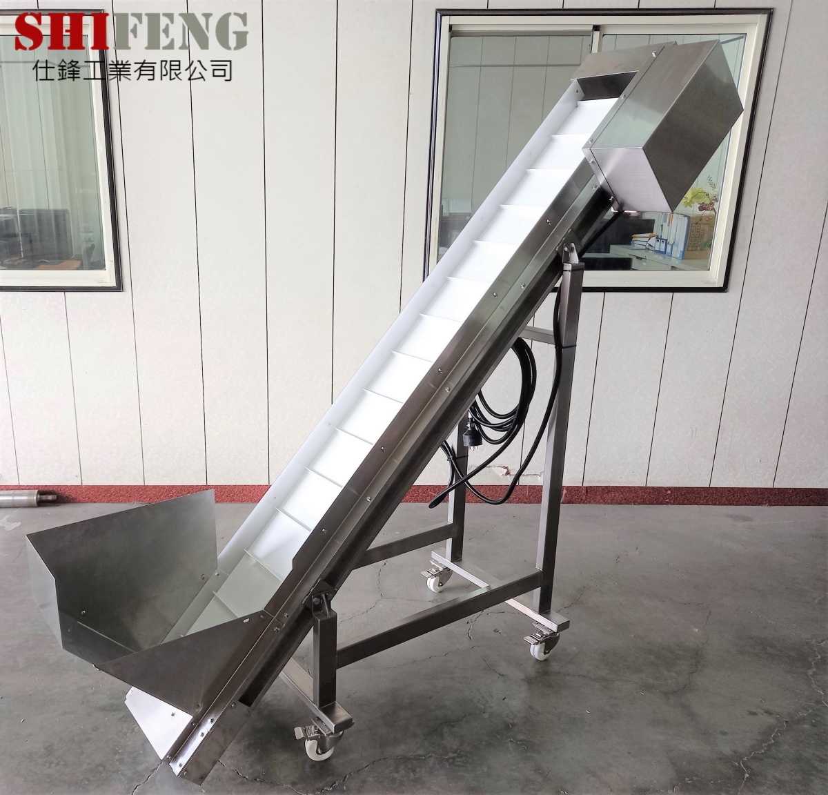 不銹鋼食品帶料斗爬升輸送機