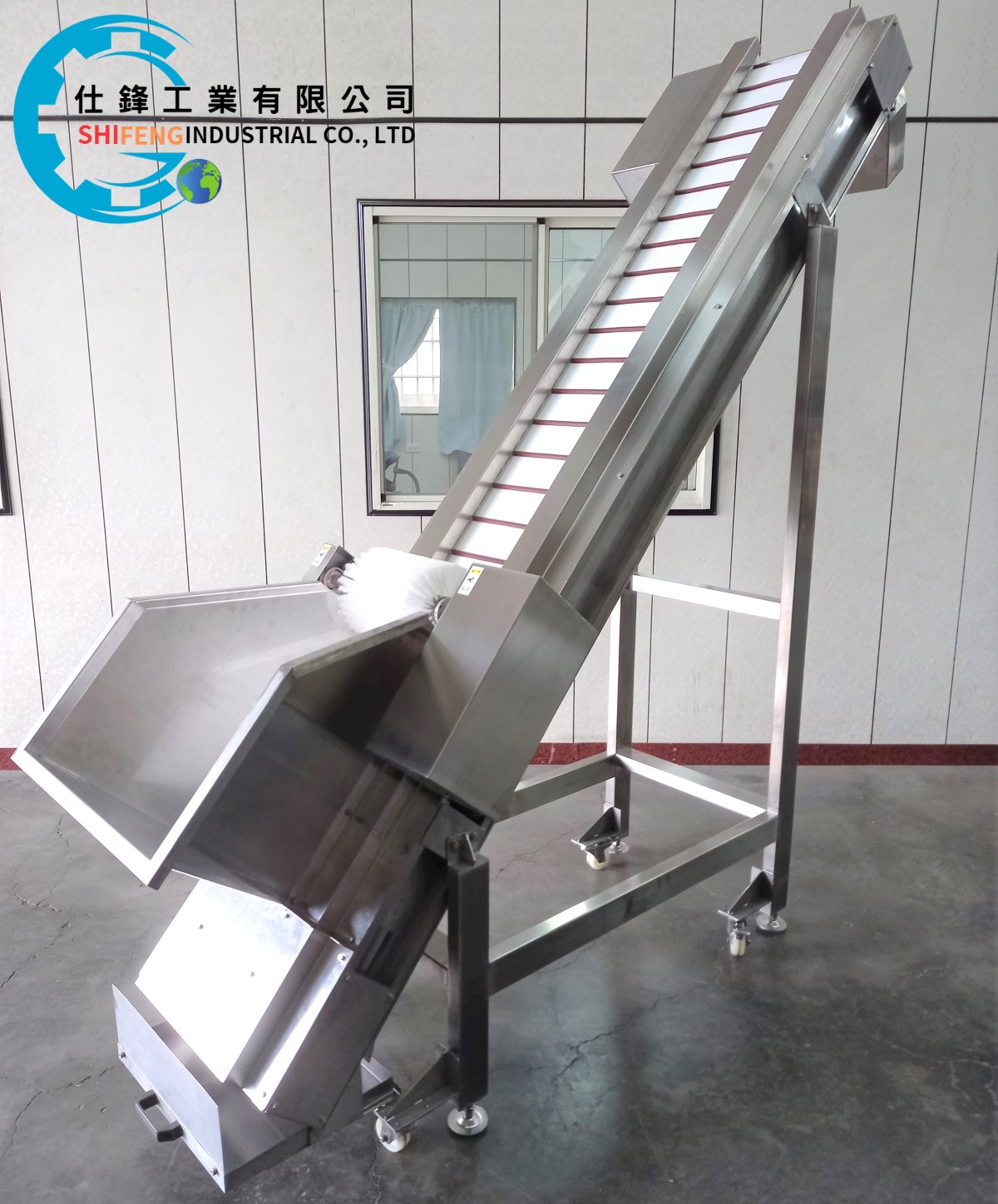不銹鋼食品帶裙邊加擋板料斗爬升輸送機