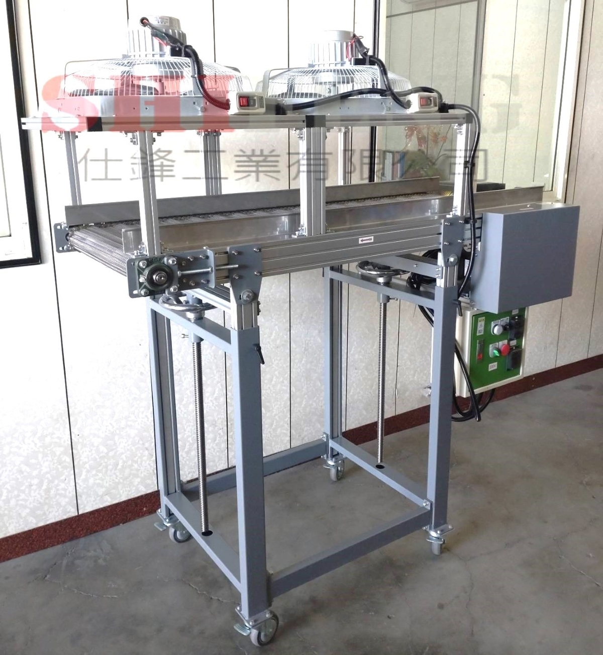 鋁擠型不銹鋼鏈條網帶式輸送機