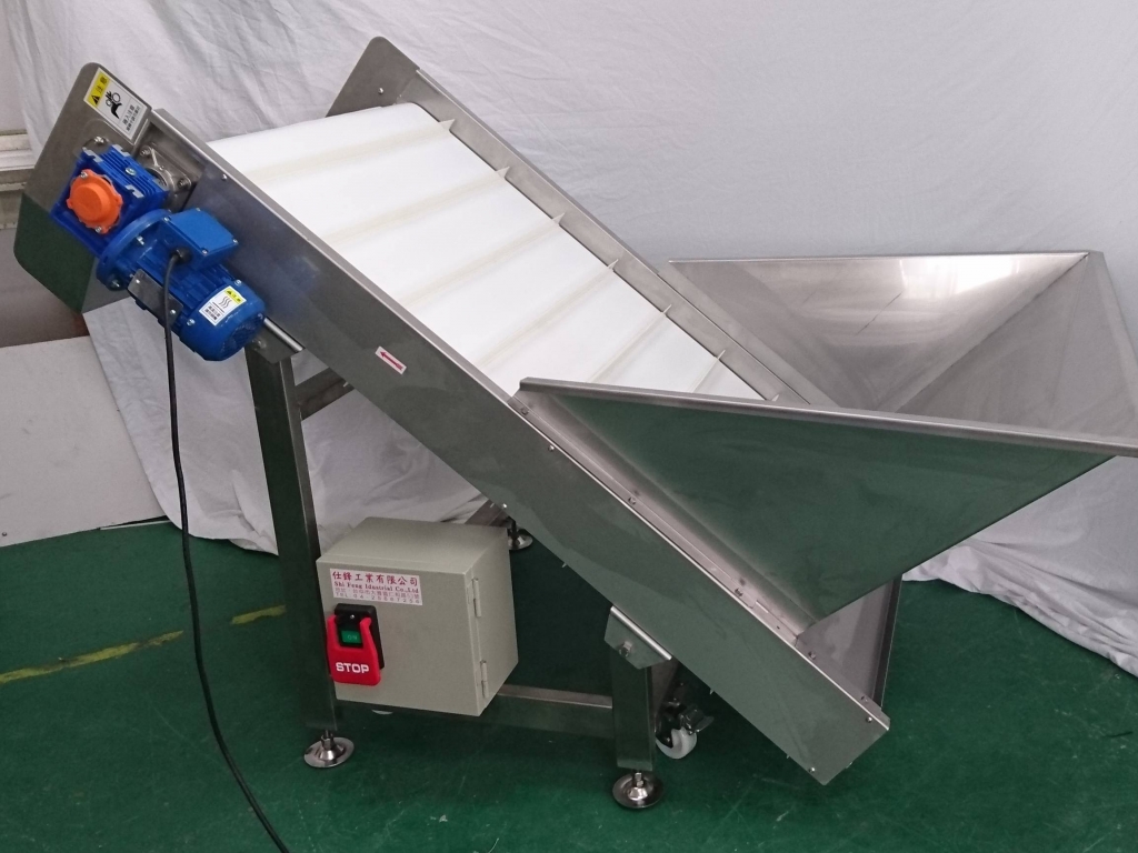 不鏽鋼皮帶式料斗爬升輸送機&客戶案例二