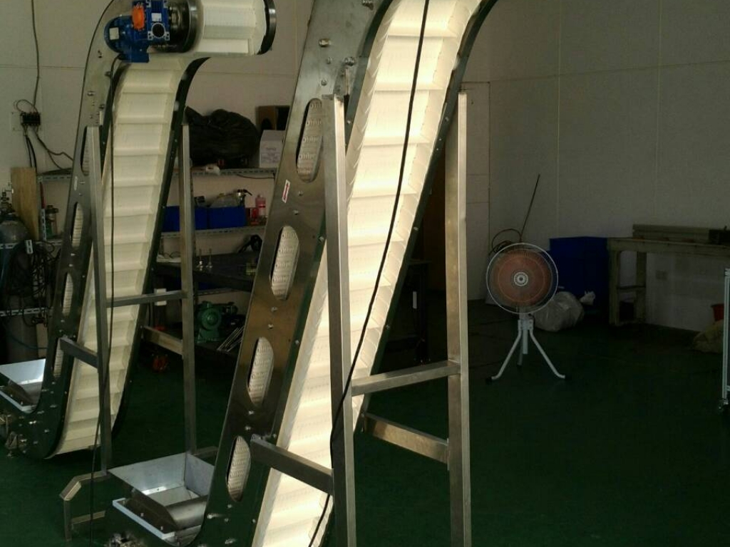 不鏽鋼塑板帶Z型輸送機&客戶案例二