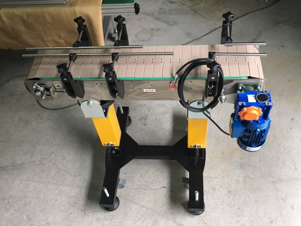 不鏽鋼頂板帶輸送機-客戶案例一