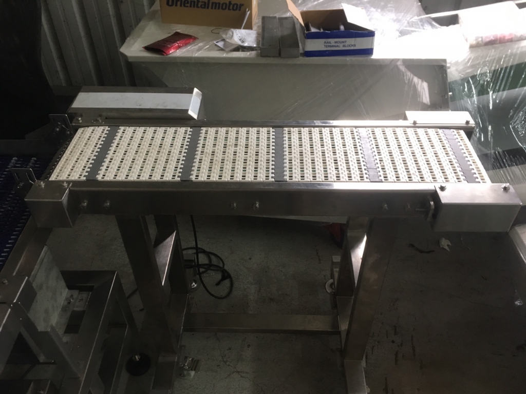 不鏽鋼塑網帶平面輸送機&客戶案例三