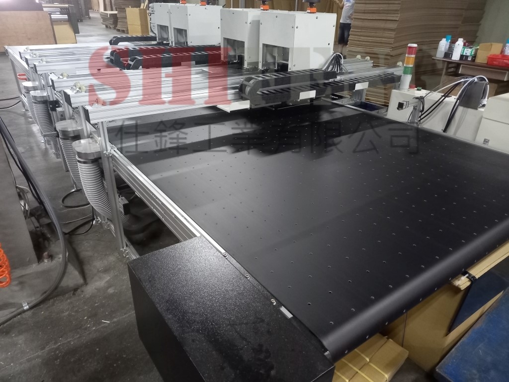 鋁擠型皮帶式吸風噴印平面輸送機&客戶案例二