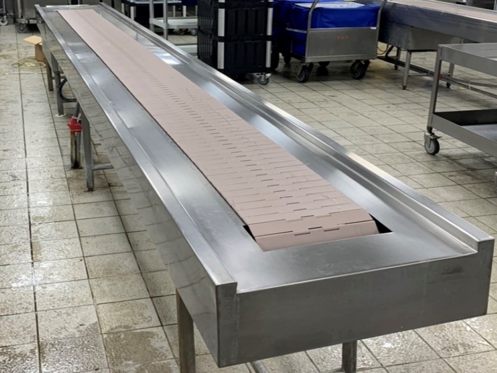 不鏽鋼頂板帶輸送機&客戶案例二